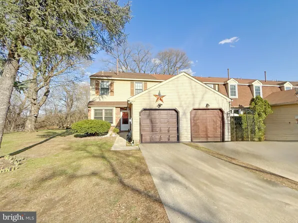 81 River Bank Dr, Roebling, NJ 08554