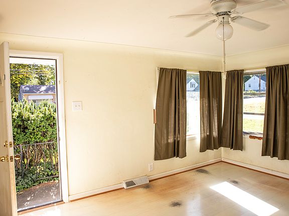 4th image of 10517 Mert Ave