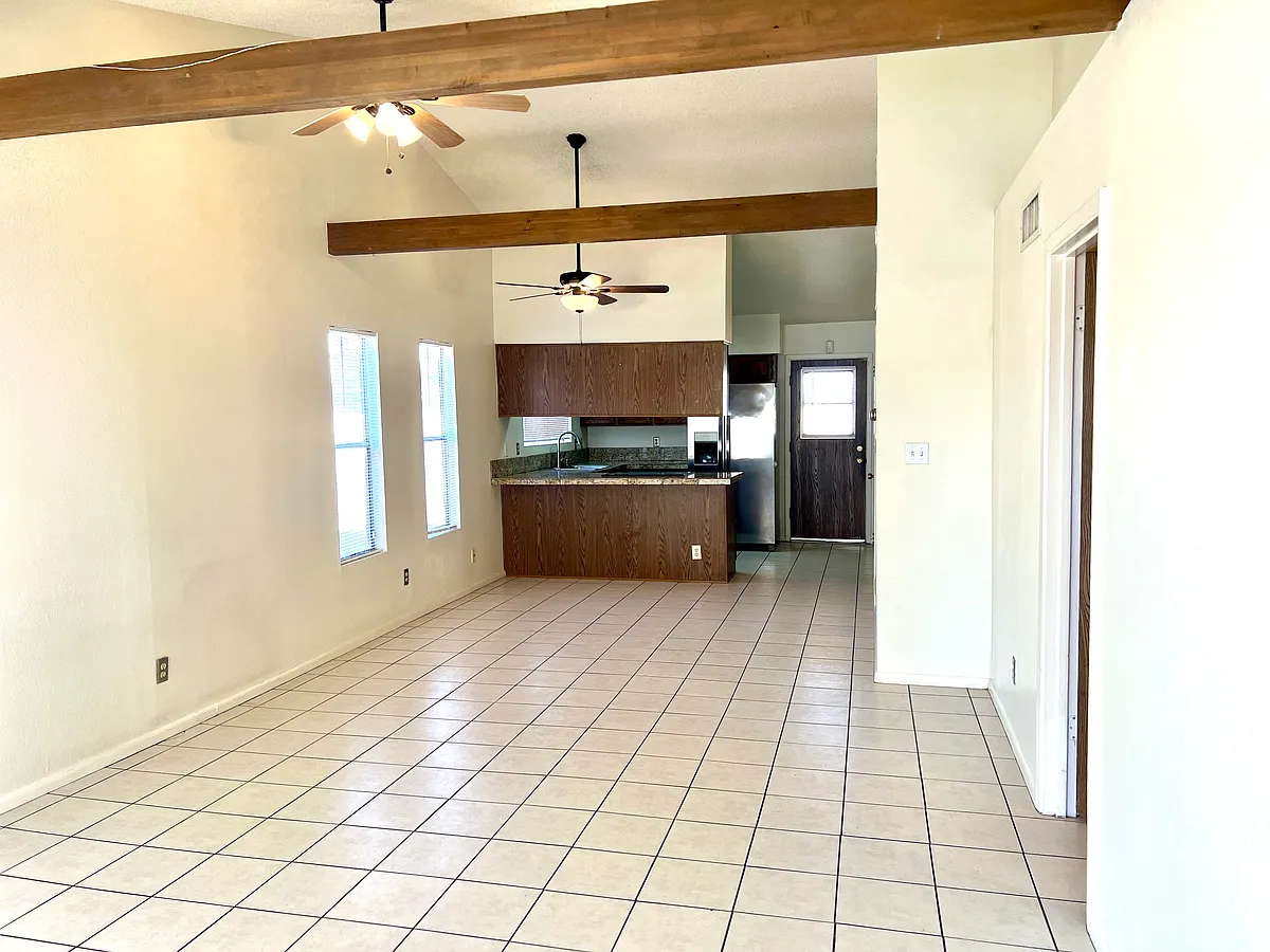 Building Photo - 941 W Enid Cir