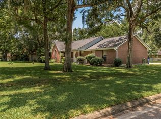 236 Oak Manor Dr, Alvin, TX 77511