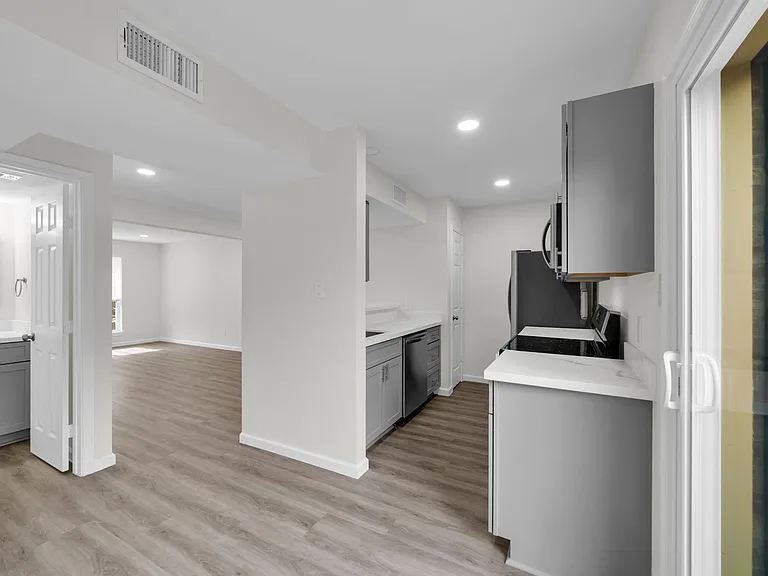 6111 Beverly Hill St #32 — Photo 10