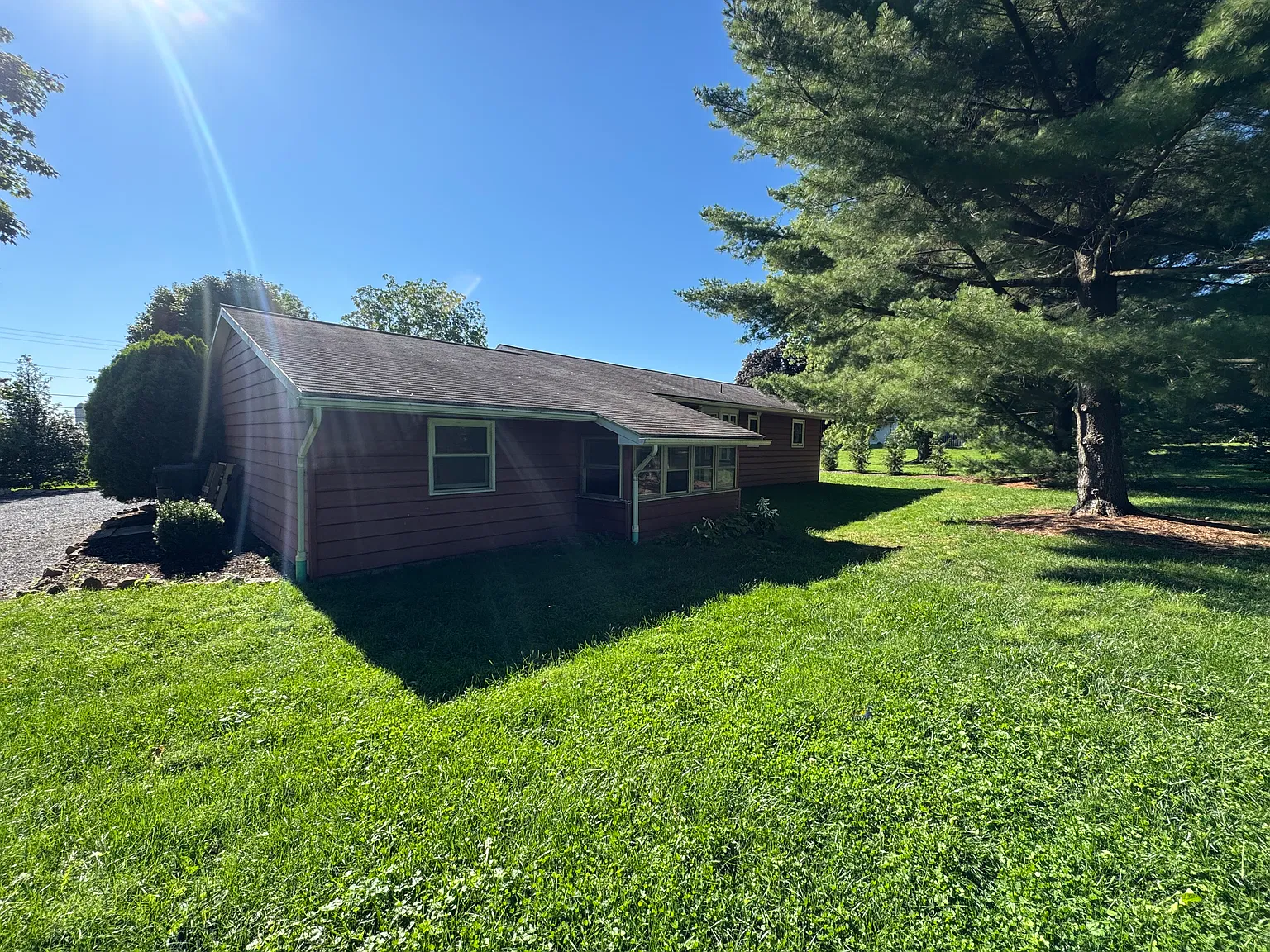 3 bed, 1025 sqft, $2,200 — Photo 2