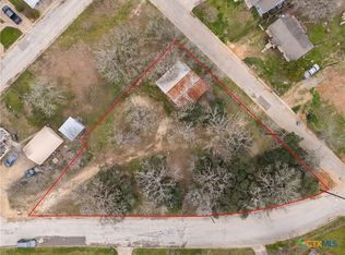 103 Spruce Ave, Luling, TX 78648