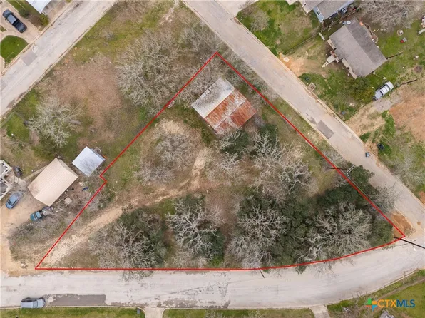 103 Spruce Ave, Luling, TX 78648