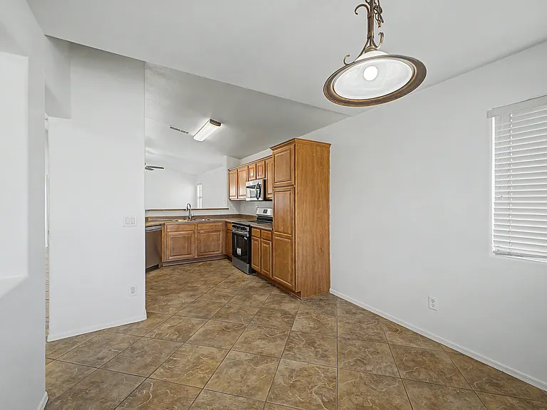 25875 W Saint Catherine Ave — Photo 4