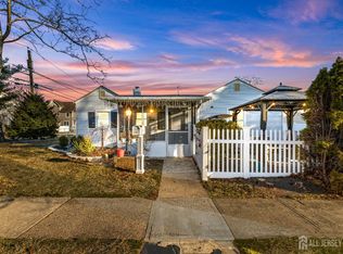 77 Redwood Ave, Edison, NJ 08817