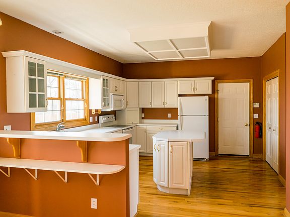 Kitchen & breakfast area
