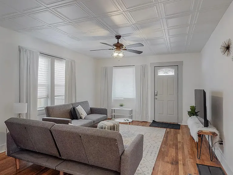 221 Girard Blvd SE #1F — Photo 18
