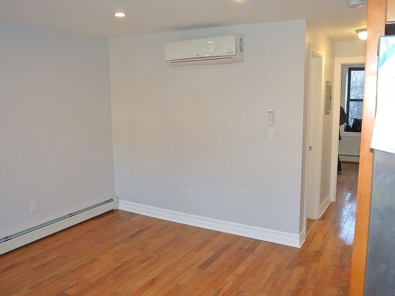 5th image of 114 Putnam Ave #2