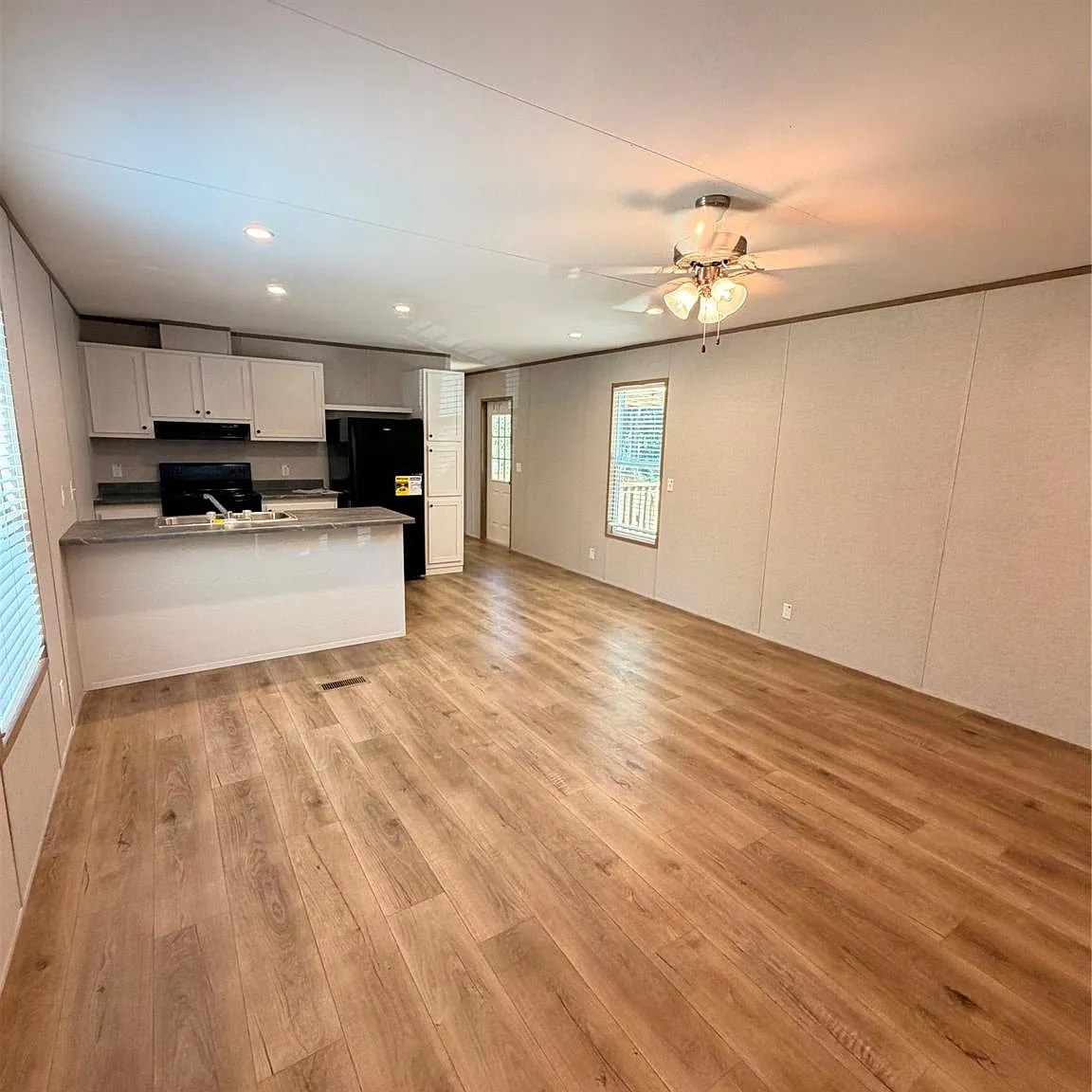 3 bed, 2.0 bath, 1092 sqft, $1,700 — Photo 4