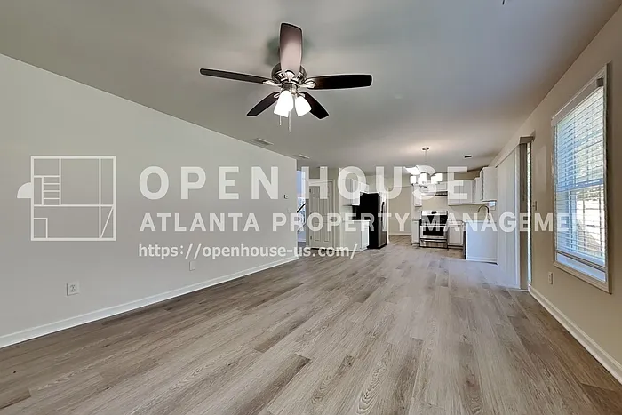 4 bed, 2.5 bath, 2332 sqft, $2,350 — Photo 4