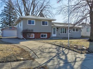 1418 Highview Dr, Perry, IA 50220