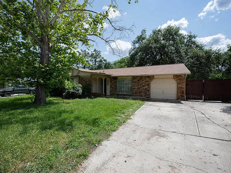 6614 Peachtree Dr — Photo 3