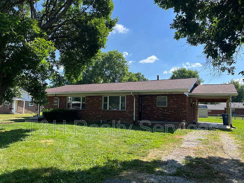 2 bed, 1.0 bath, 880 sqft, $1,275 — Photo 1