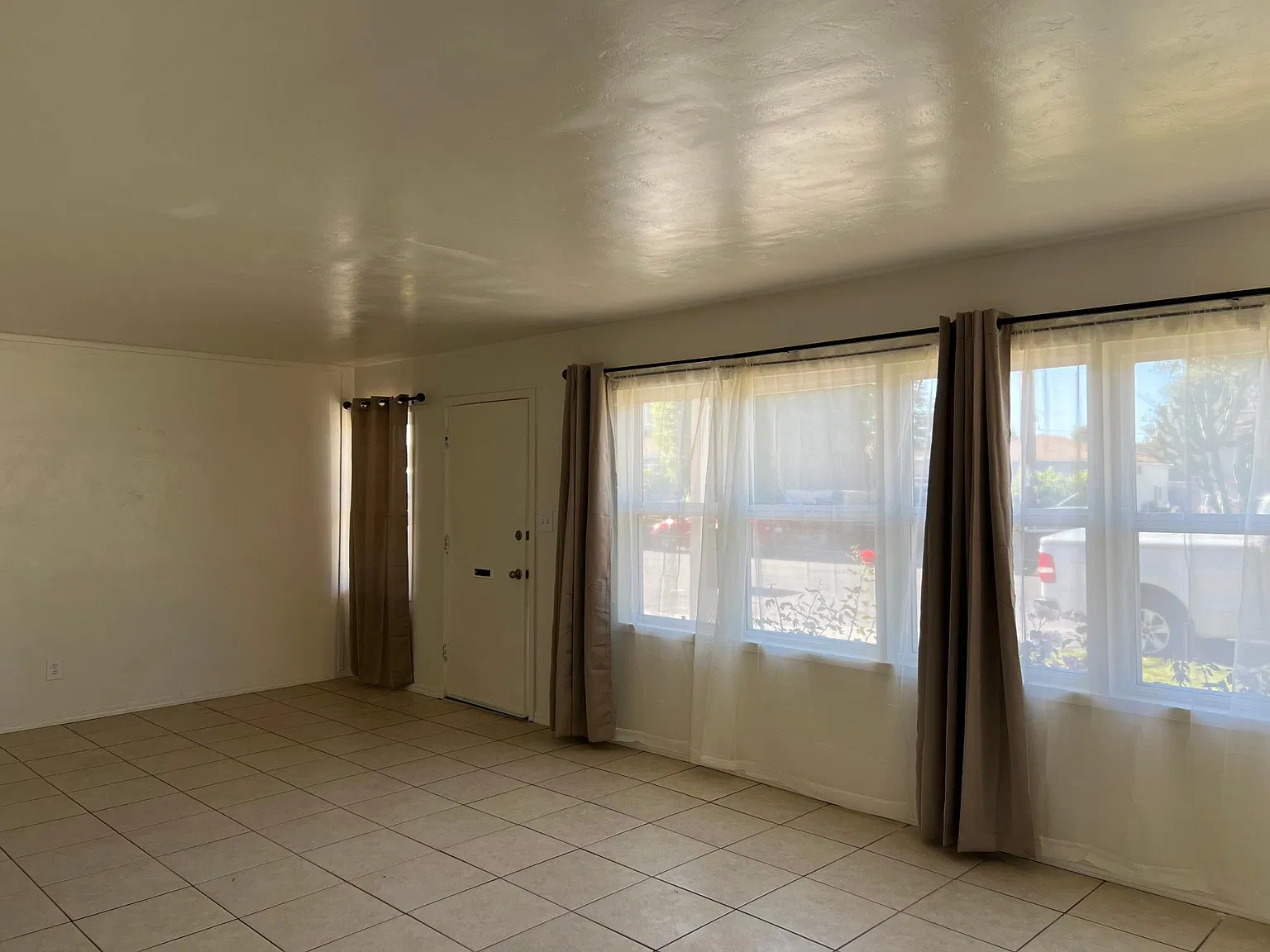 5209 La Paz Dr — Photo 2