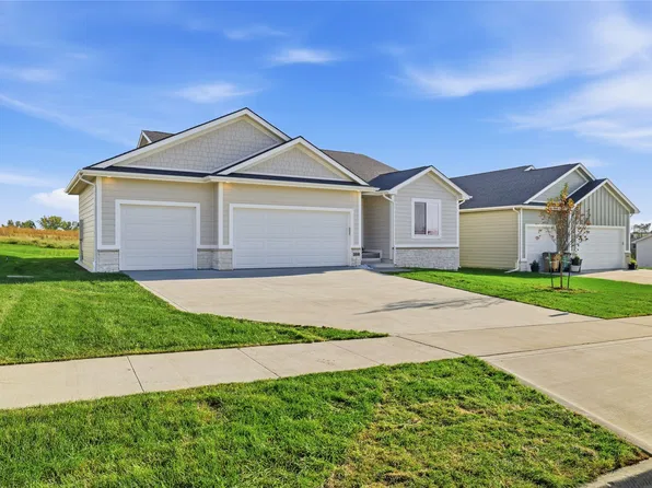 508 E Vista Lake Ave, Polk City, IA 50226