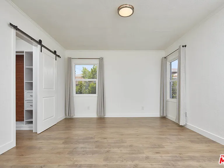 2904 W 81st St — Photo 16