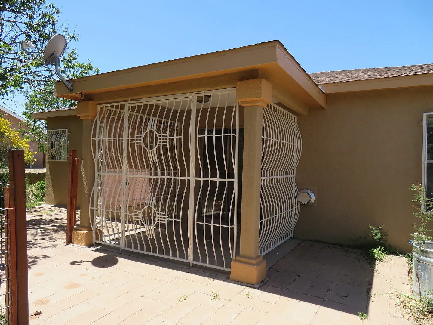 Clean 3 Bedroom Home For Rent — Photo 2