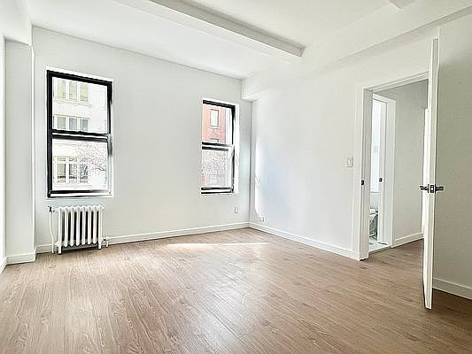 5th image of 211 E 35th St APT 2E