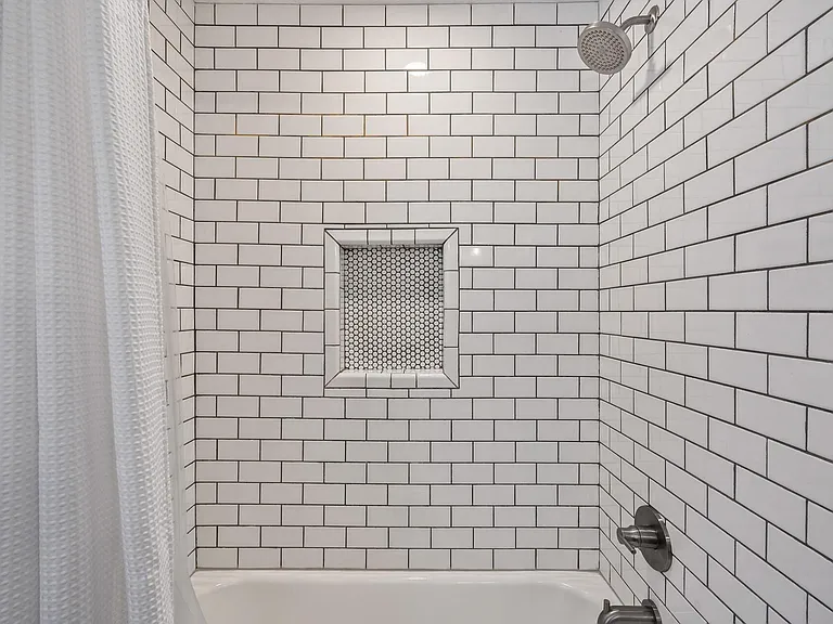South Ln — Photo 18