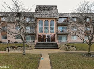 18855 Burnham Ave APT 132, Lansing, IL