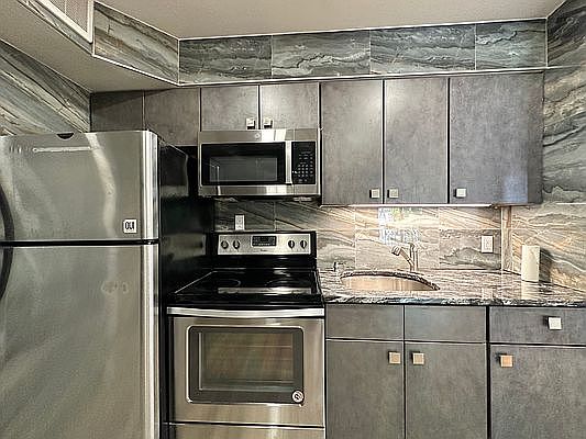 4th image of 17 McGuinness Blvd Floor 2
