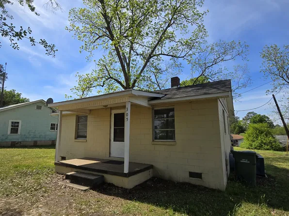 305 Blyth Rd, Greenwood, SC 29646