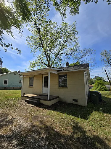 305 Blyth Rd Photo 1