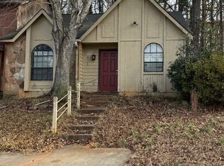 871 Brandy Oaks Ln, Stone Mountain, GA 30088