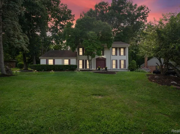 2196 Willow Leaf Dr, Rochester Hills, MI 48309