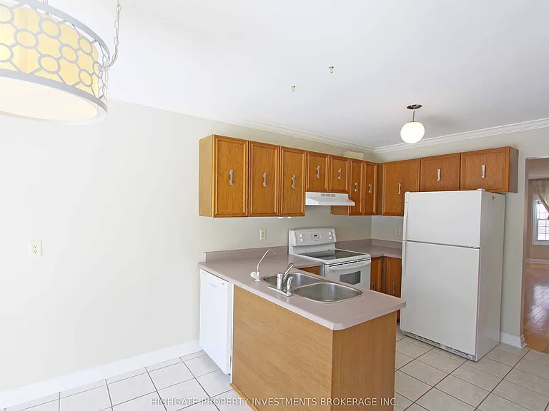 80 Hadden Cres — Photo 4