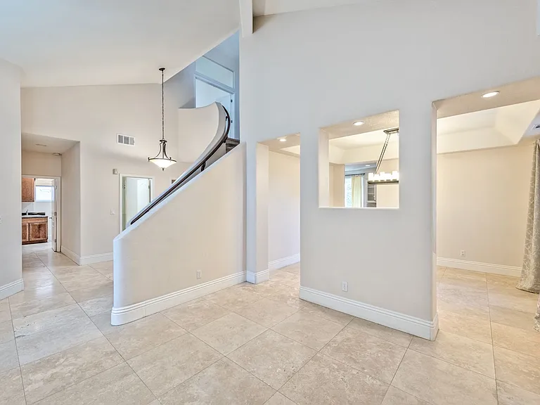 2175 Fountain Springs Dr — Photo 2