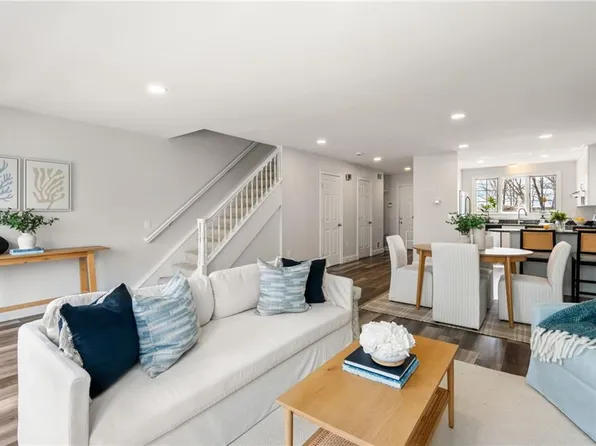 844 Bullocks Point Ave, Riverside, RI 02915