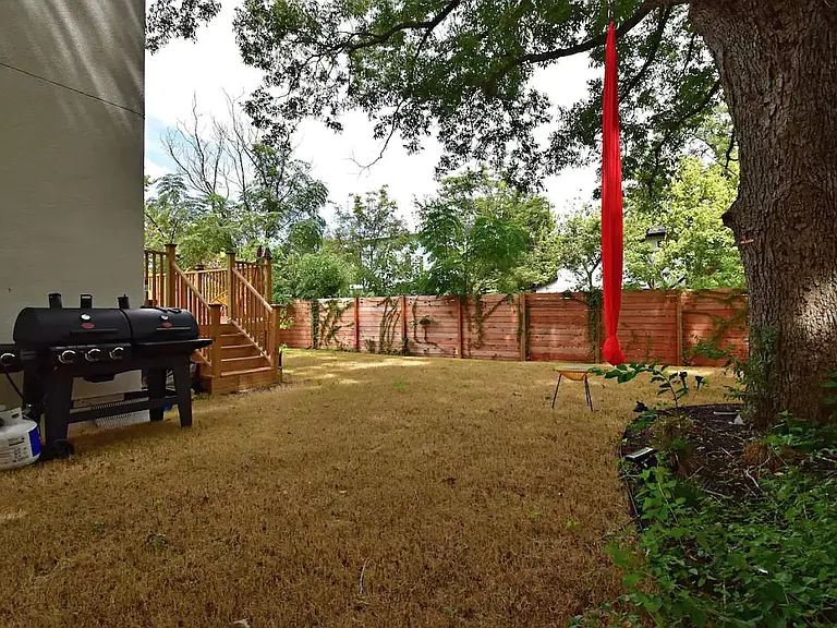 1301 Luna St #2 — Photo 24
