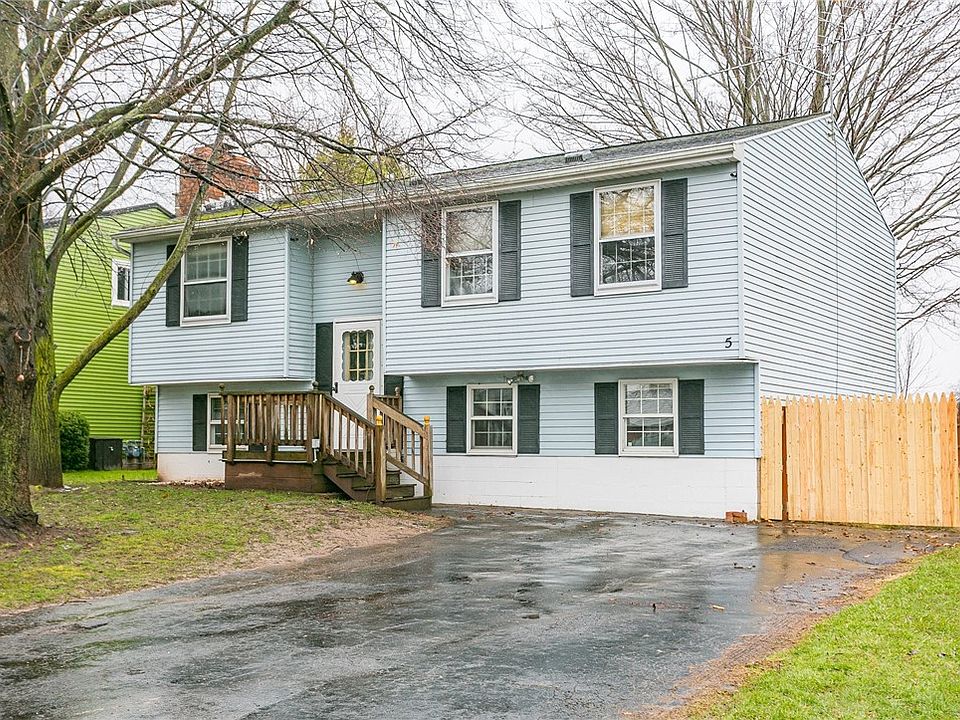 1st image of 5 Fox Hollow Dr