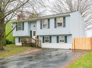 5 Fox Hollow Dr, Hamlin, NY 14464