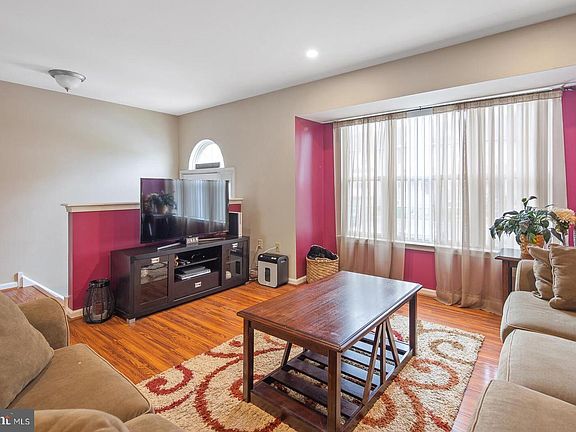 3rd image of 173 Amberfield Ln