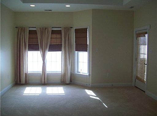 5th image of 2010 Deacon Dr Unit 4