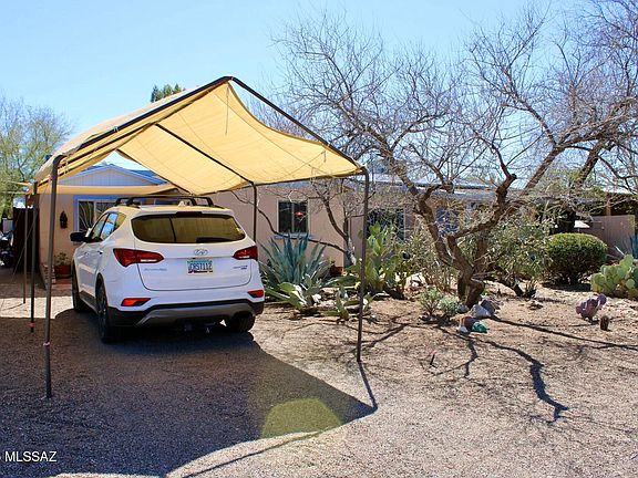 2nd image of 2542 E Blacklidge Dr