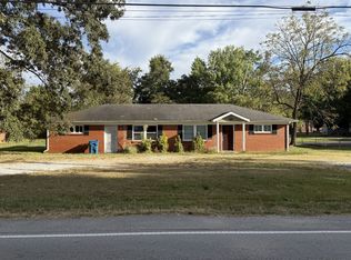 909 Oak Dr, Manchester, TN 37355
