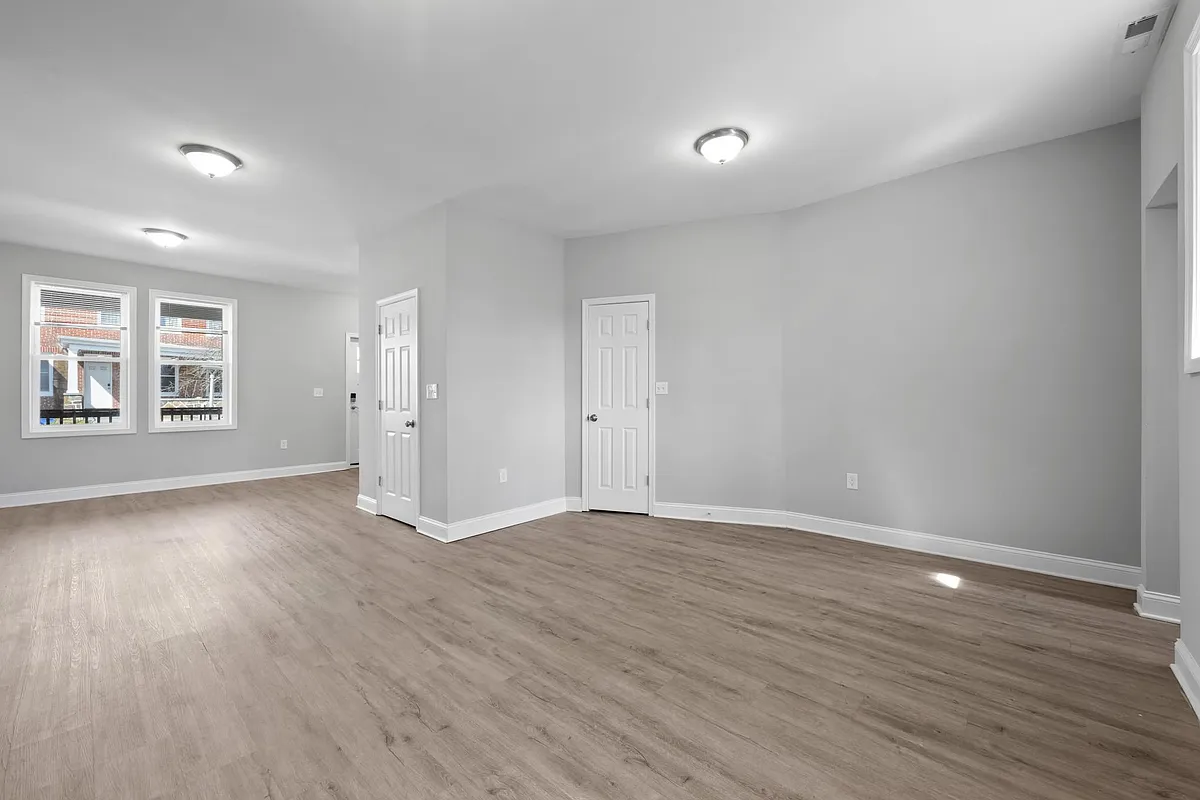 3 bed, 1.0 bath, 1136 sqft, $1,800 — Photo 3