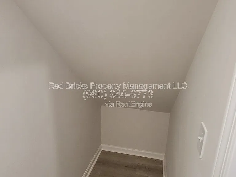 2354 Donnelly Hills Ln — Photo 24