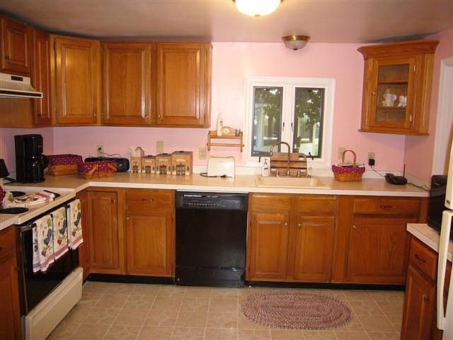 Entertainment size kitchen