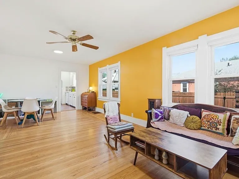 710 E Gibbon St — Photo 2