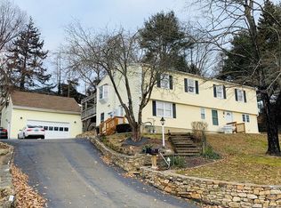 76 Chestnut St, Branford, CT 06405