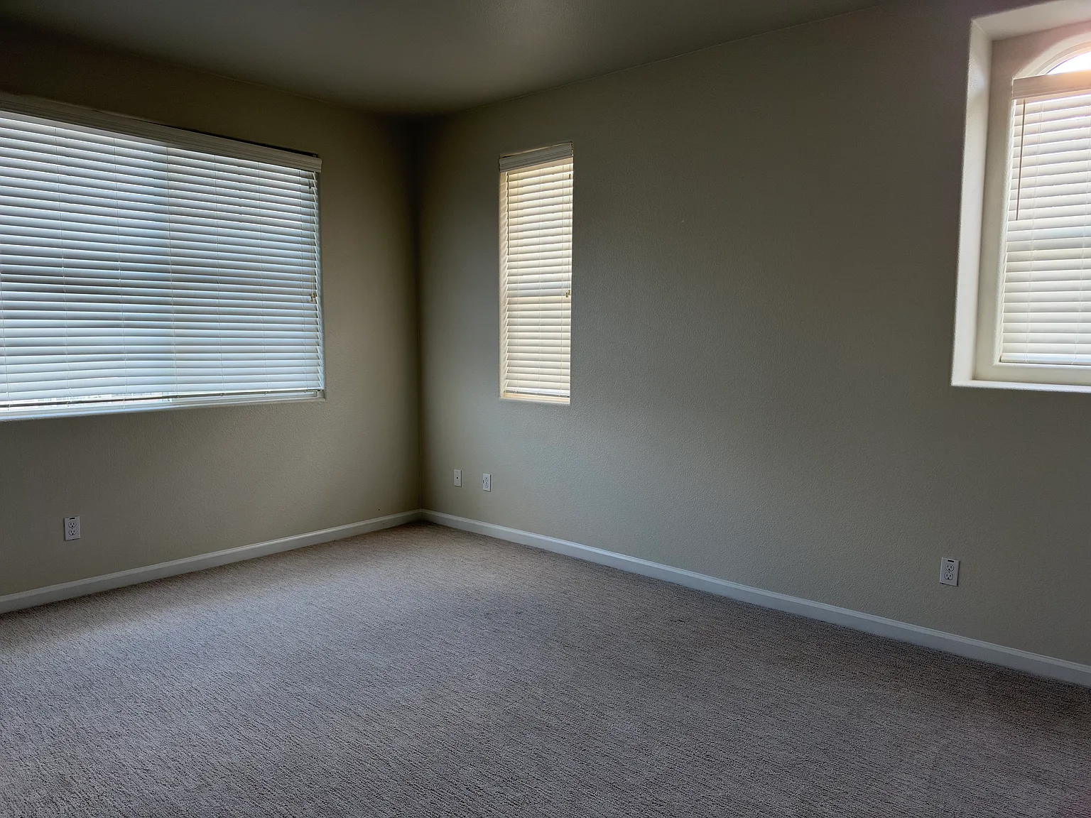 4 bed, 3.5 bath, 2006 sqft, $4,900 — Photo 4