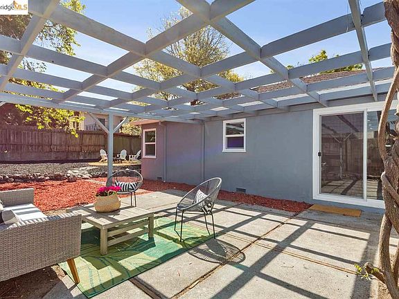 4th image of 2670 Mira Vista Dr