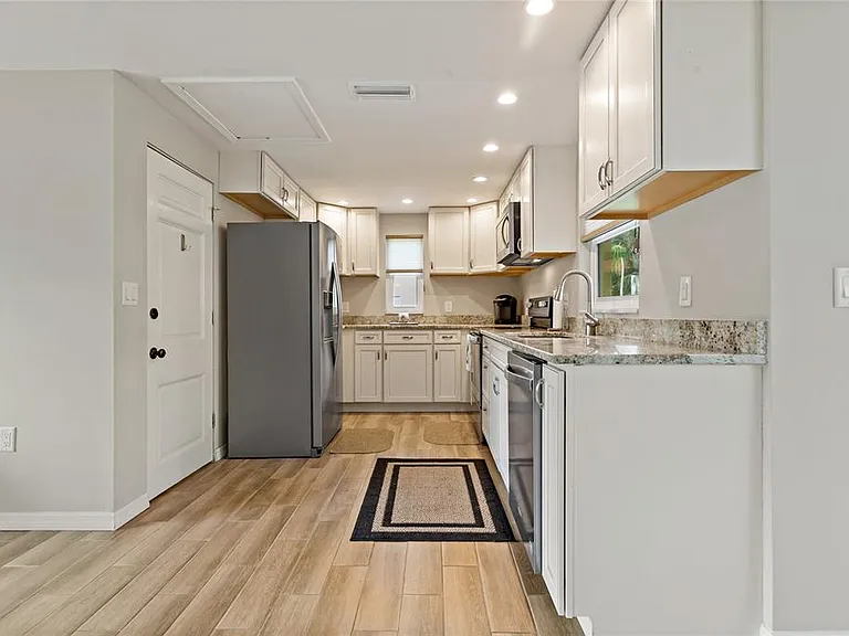 1675 Blakemore Ln — Photo 11