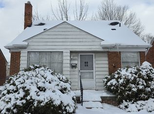 21225 Bournemouth St, Harper Woods, MI 48225