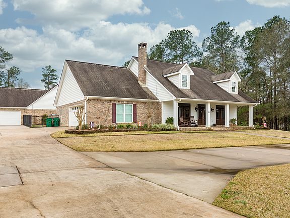 3rd image of 215 W Pineshadows Dr